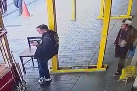 AKTUELLE NACHRICHTEN! Der Verdächtige, der in Istanbul die Polizei mit einem Messer angegriffen hatte, wurde festgenommen