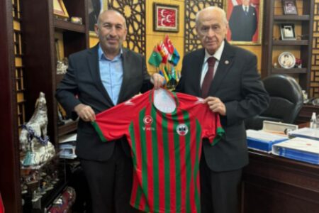 Besuch von Diyarbakırspor bei Devlet Bahçeli