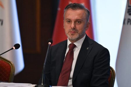 Der AK-Parteiabgeordnete Kandemir verwies auf den Monat April und nannte eine klare Zahl für den Wechsel