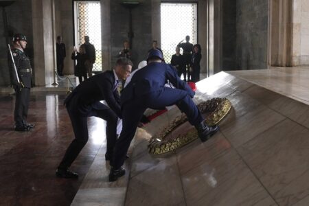 Der finnische Präsident Stubb besuchte Anıtkabir