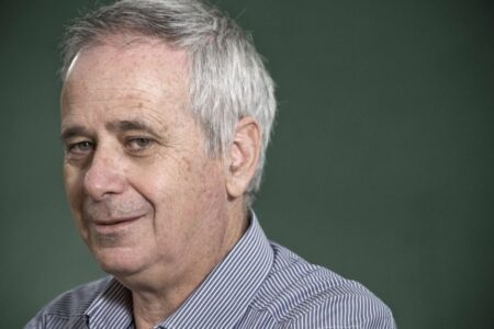 Der israelische Historiker Ilan Pappe beschreibt die israelische Unterdrückung in seinem Buch Marketing Zionism