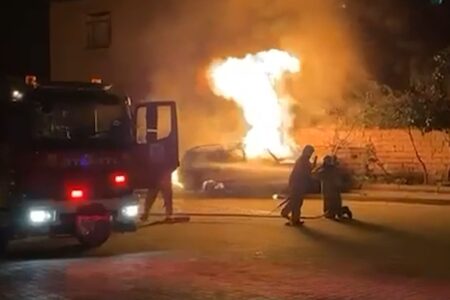 Der Küchenzylinder im Kofferraum des Fahrzeugs explodierte in Kırıkkale! Der Fahrer wurde schwer verletzt
