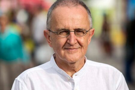 Die Detektivgeschichte der Papyrus-Trilogie, deren Hauptschwerpunkt die Literatur ist, vom preisgekrönten serbischen Autor Zoran Zivkovic.