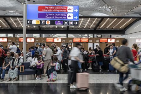 Die Sommersaison war an Flughäfen in Tourismus-Hotspots geschäftig: Mehr als 83 Millionen Passagiere wurden untergebracht
