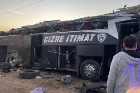 Erschreckender Unfall in Afyonkarahisar: Bus überschlug sich, 21 Menschen wurden verletzt