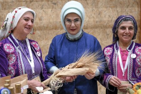 First Lady Erdoğan traf sich mit Bäuerinnen