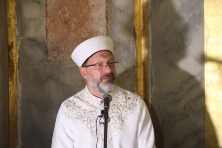 In Moscheen im ganzen Land wurden Gebete für die Märtyrer und Unterdrückten gesprochen