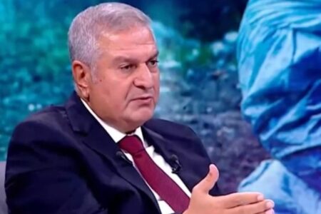 Metin Örel: Der Polizist, der im Dienst ein Mobiltelefon benutzt, sollte bestraft werden