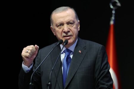 Präsident Erdoğan spricht bei der Übergabezeremonie der Erdbebenresidenzen in Hatay