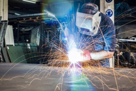 Qualifizierte Fachkräfte verdienen mehr als Angestellte
