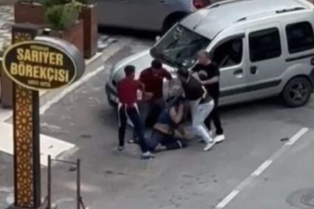 Sie belästigten eine Frau, die in Istanbul Gebäck bestellte, und schlugen ihren Mann: Es wurde eine Gefängnisstrafe verhängt