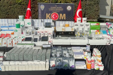 Sie führten in Istanbul Zahnbehandlungen mit geschmuggelten Drogen durch: 3 Häftlinge, darunter 1 Arzt