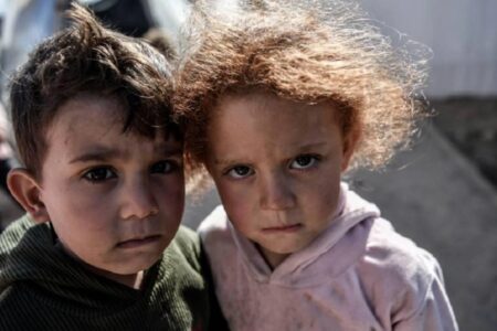 USA bestätigen: „Zwei Dutzend Kinder wurden bei israelischem Luftangriff auf Gaza getötet“