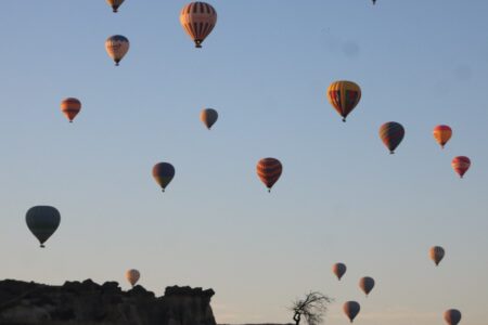 Zum Tag der Republik starteten in Kappadokien Luftballons
