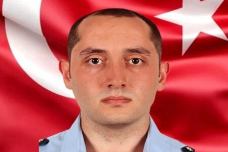 Ali Yerlikaya sprach dem Polizisten Ogün Yürümez, der bei dem Unfall in Istanbul den Märtyrertod erlitt, sein Beileid aus.