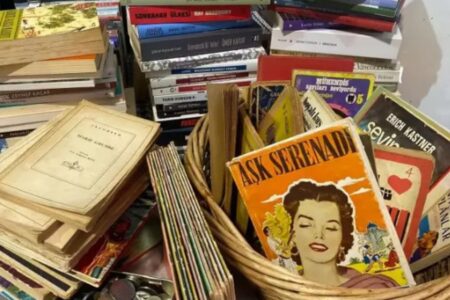 Das Interesse an Second-Hand-Antiquariaten steigt während Antiquariats-Festivals