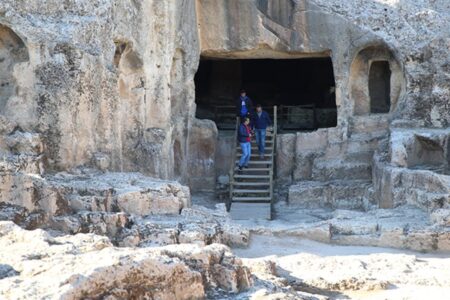 Die Hilar-Felsengräber in Diyarbakır wurden als archäologische Stätte registriert