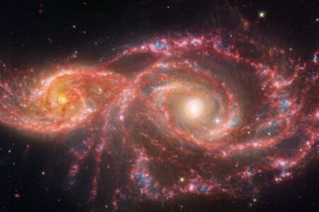 Die NASA fotografiert zwei Galaxien, die wie blutunterlaufene Augen aussehen