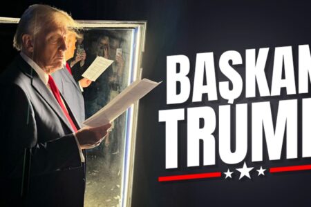 Foto des Augenblicks, als Donald Trump sich auf seine Siegesrede vorbereitete