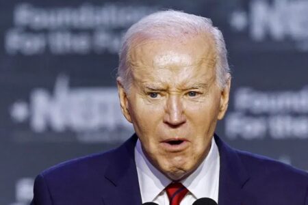 Joe Biden ist für seine Fauxpas und seine Unterstützung des israelischen Völkermords bekannt