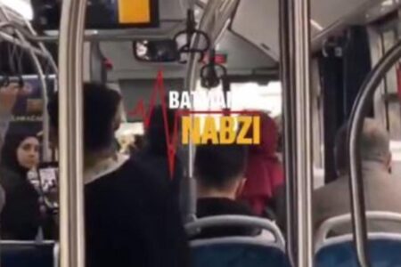 Reaktion eines jungen Mädchens auf den Busfahrer in Batman: Für Uninformierte: Das ist nicht Kurdistan