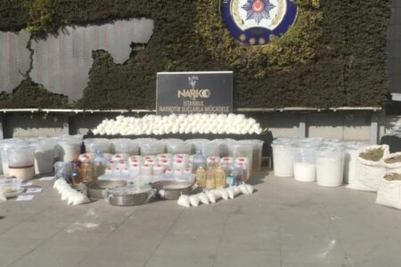 Tonnenweise in Istanbul beschlagnahmte Drogen wurden ausgestellt